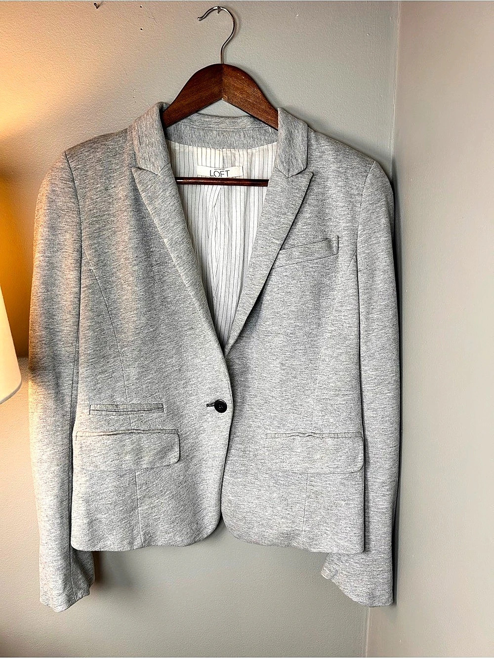 LOFT Gray Cotton Knit Blazer Jacket
Size 6 Classic Preppy Workwear - Picture 6 of 11